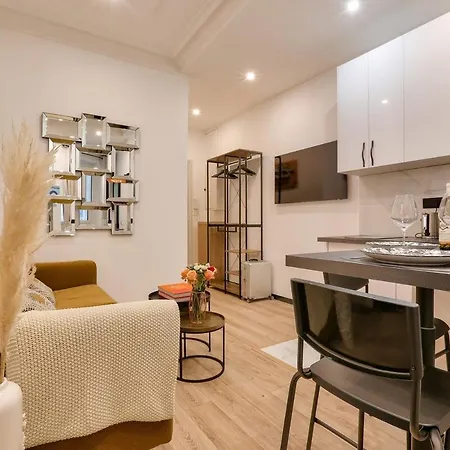 Charming& Cozy Flat - Montmartre Sacre Coeur 아파트 *